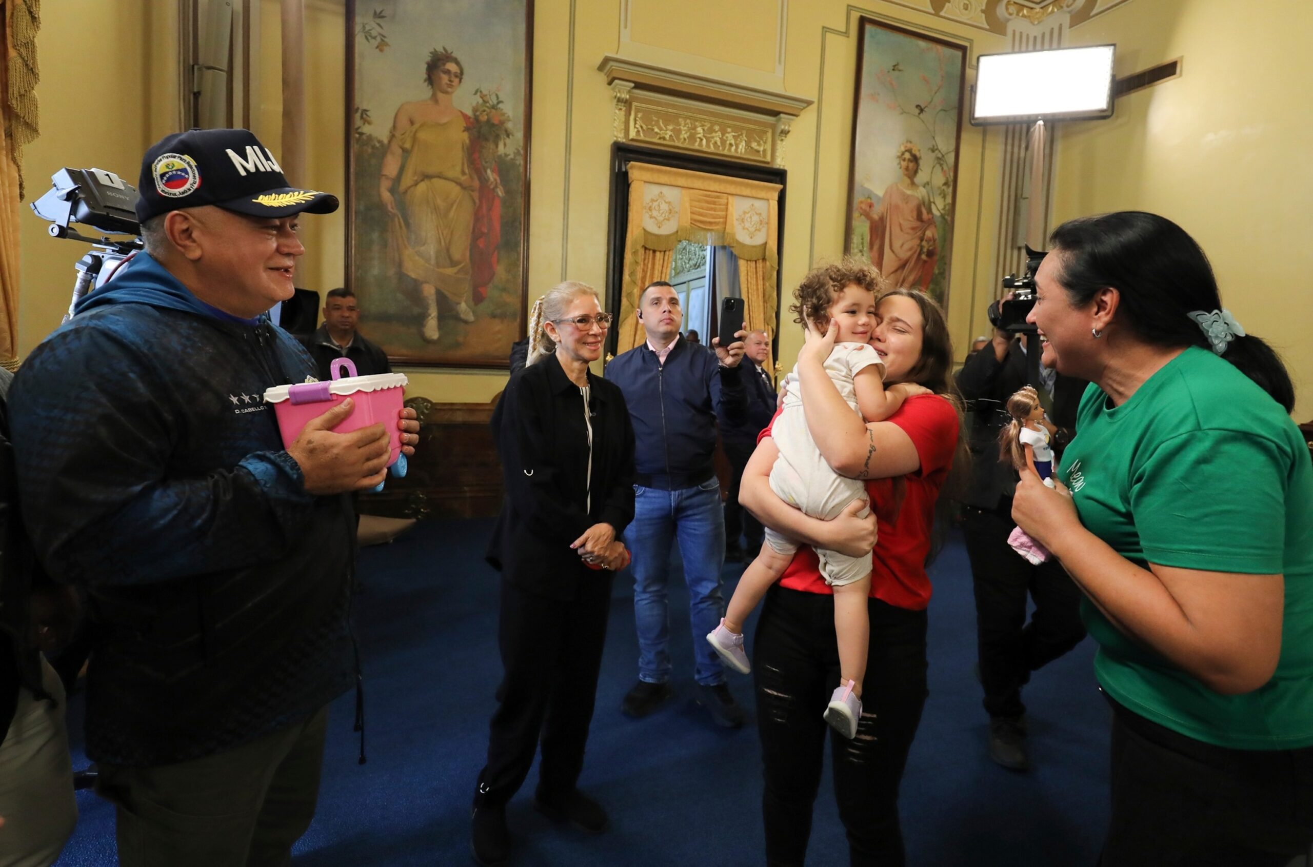 Venezuelan toddler who was kept in US after parents were deported is returned to Venezuela