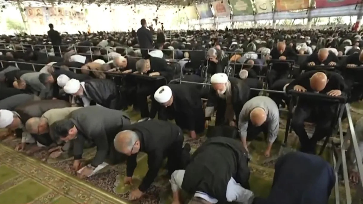 CBS News reports from inside Tehran as city mourns those killed in airstrikes