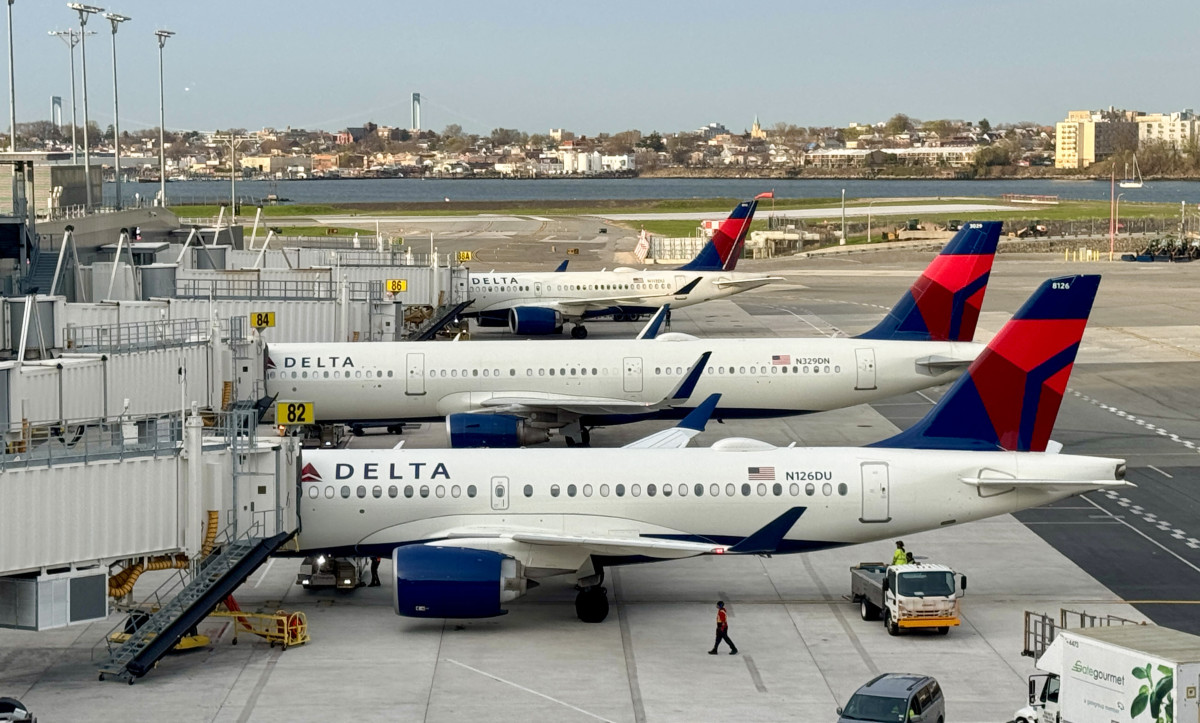 Delta Airlines Cancels Almost 1,000 Flights