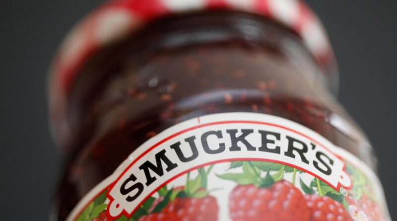 J.M. Smucker plans to remove artificial colors from its jams by the end of 2027