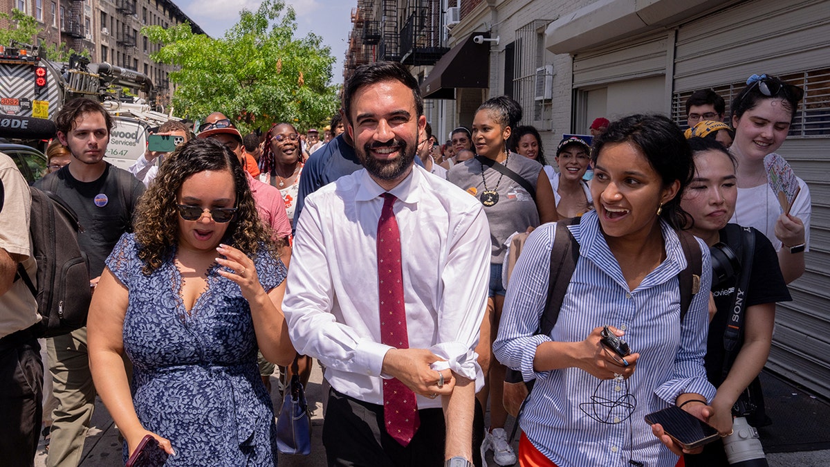 Jeffries gives answer for not yet endorsing Mamdani for NYC mayor