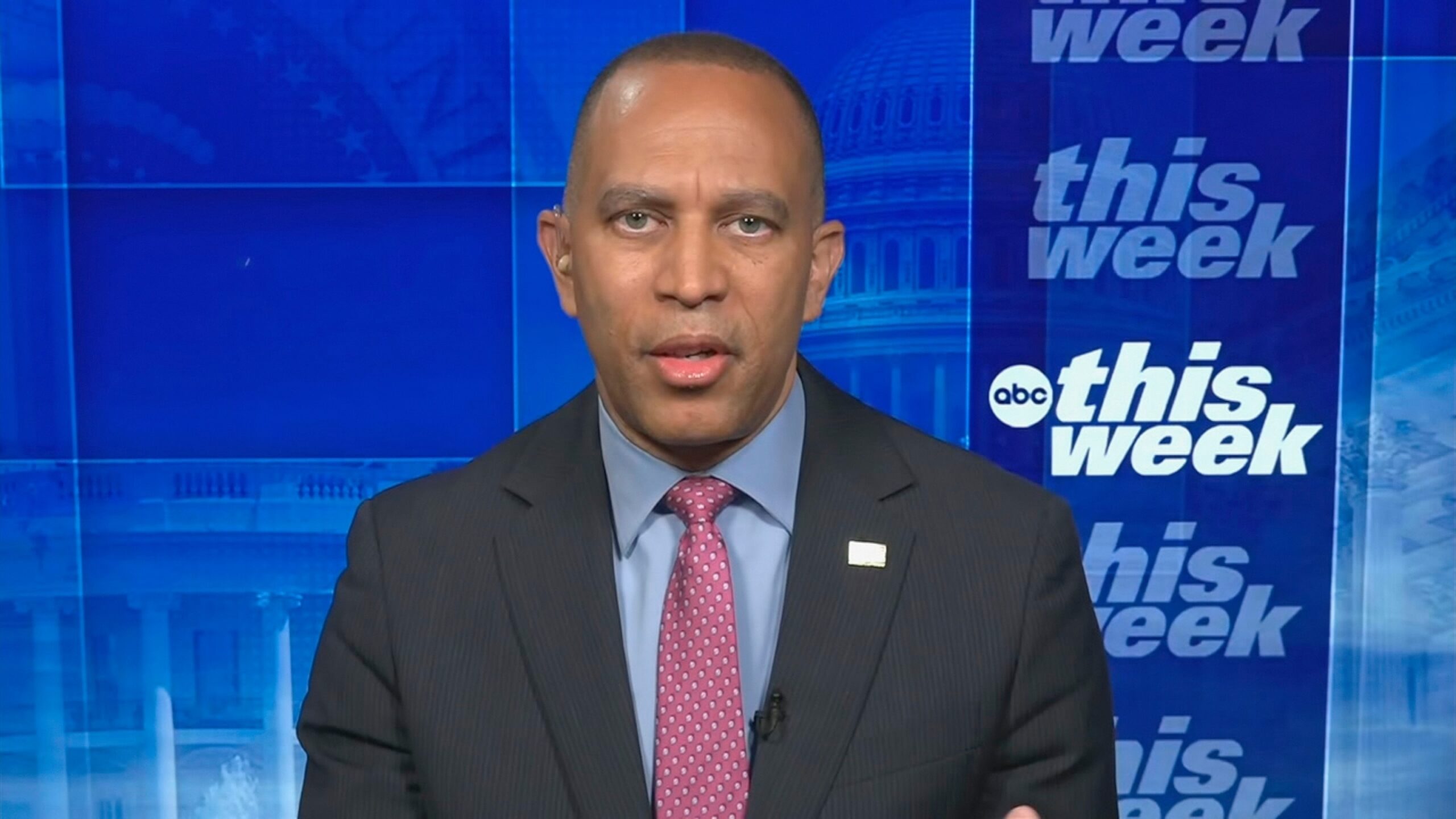 Jeffries holds back on endorsing Democratic NYC mayoral candidate Mamdani