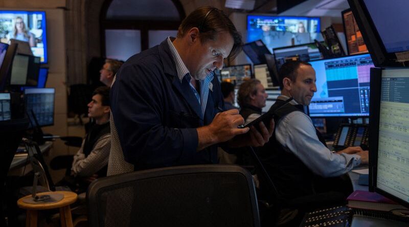 S&P 500, Nasdaq futures climb to record highs on trade optimism