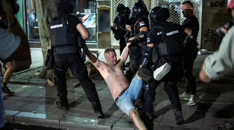Serbia police clash with anti-government protesters in Belgrade