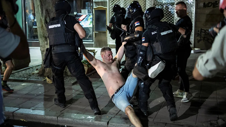 Serbia police clash with anti-government protesters in Belgrade