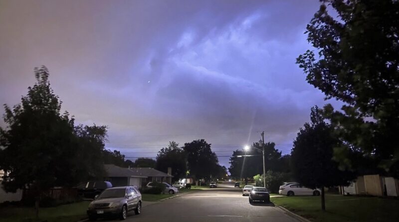 Sirens blare, power outages as tornado warnings issued in Twin Cities