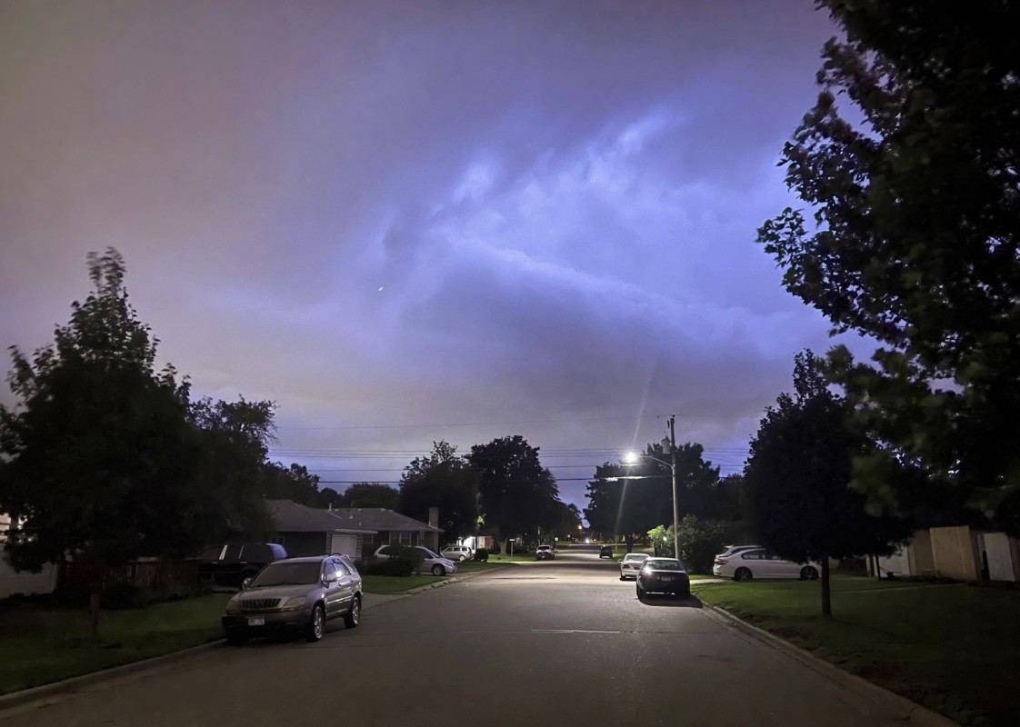 Sirens blare, power outages as tornado warnings issued in Twin Cities