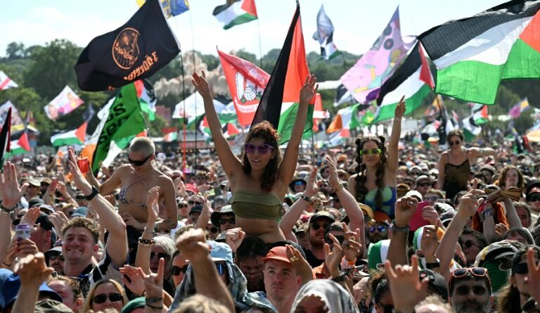 UK govt condemns ‘death to the IDF’ chants at Glastonbury