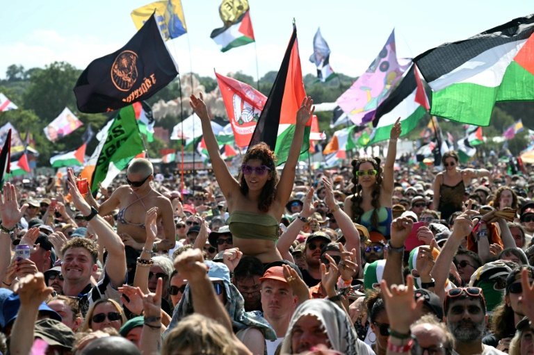 UK govt condemns ‘death to the IDF’ chants at Glastonbury