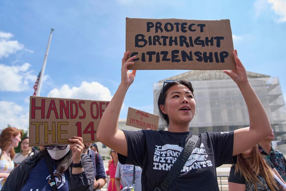 US supreme court limits judges’ power on nationwide injunctions in apparent win for Trump