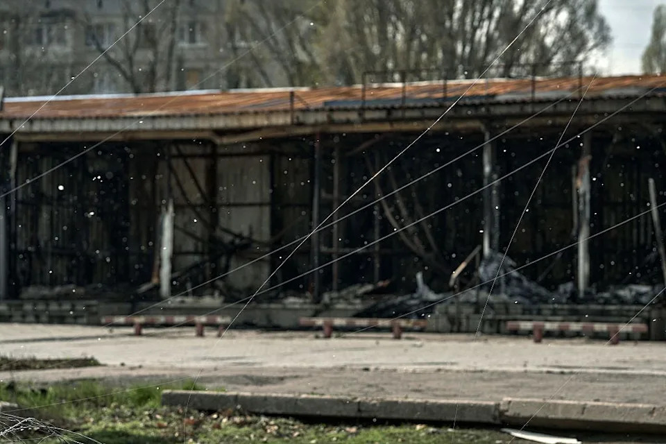 Unjammable fiber-optic drones are taking over and turning Ukrainian forests into spiderwebs of wires, video shows