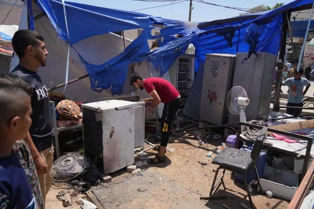 67 killed in Gaza as Israeli forces ‘strike cafe and fire at people seeking aid’