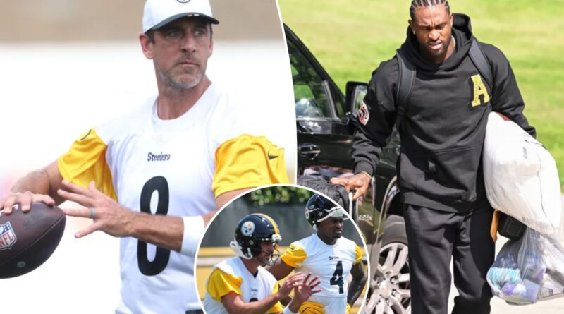 Aaron Rodgers has a rather odd toilet rule during Steelers training camp