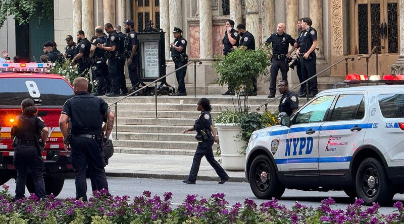 Active shooter report prompts massive police response in midtown Manhattan business district