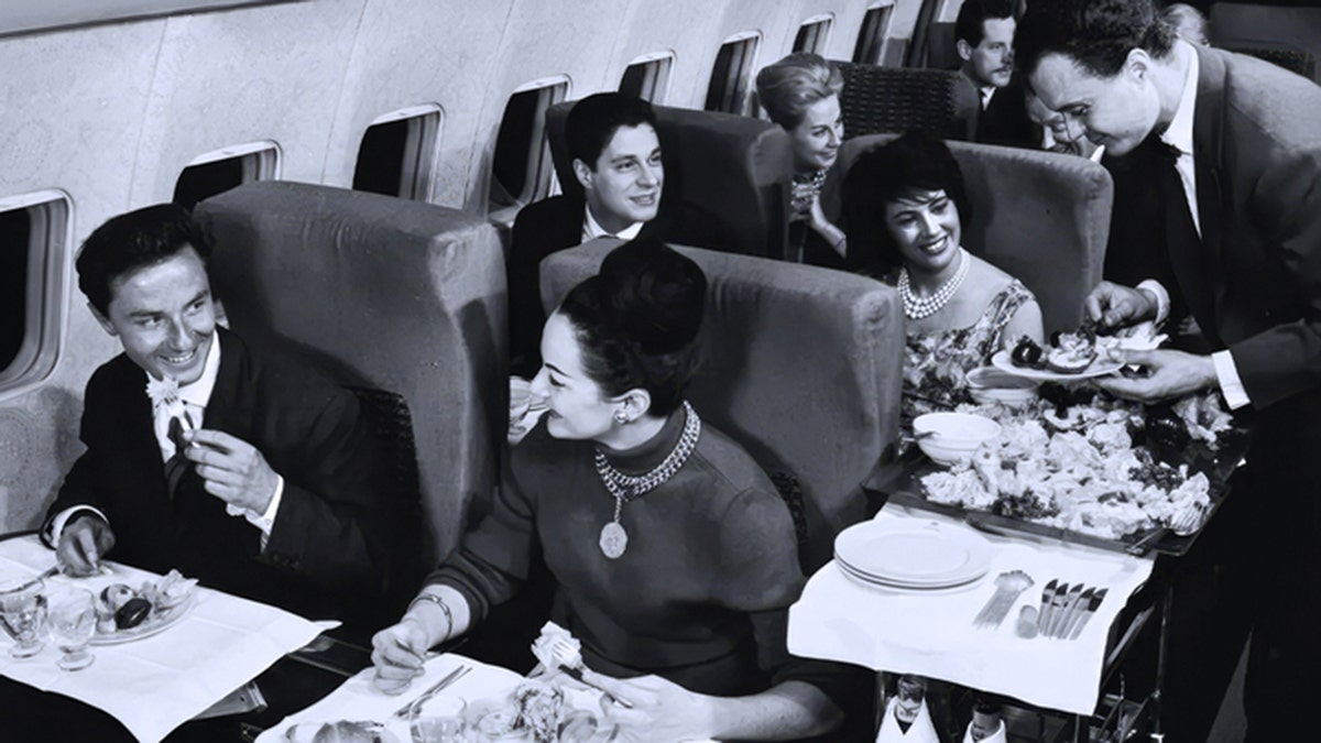 Air travelers reflect on ‘golden age’ of flying, plus signs you should leave a restaurant