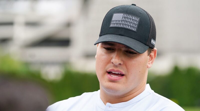 Bengals star Trey Hendrickson set to end lengthy training camp holdout without new contract in place: report