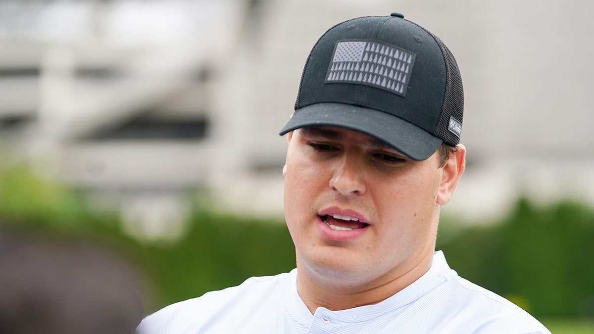Bengals star Trey Hendrickson set to end lengthy training camp holdout without new contract in place: report