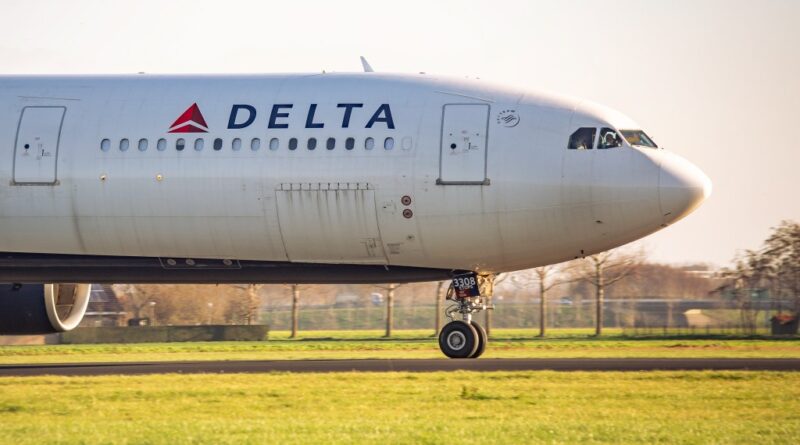 Delta flight diverted after being hit by turbulence, 25 passengers hospitalized