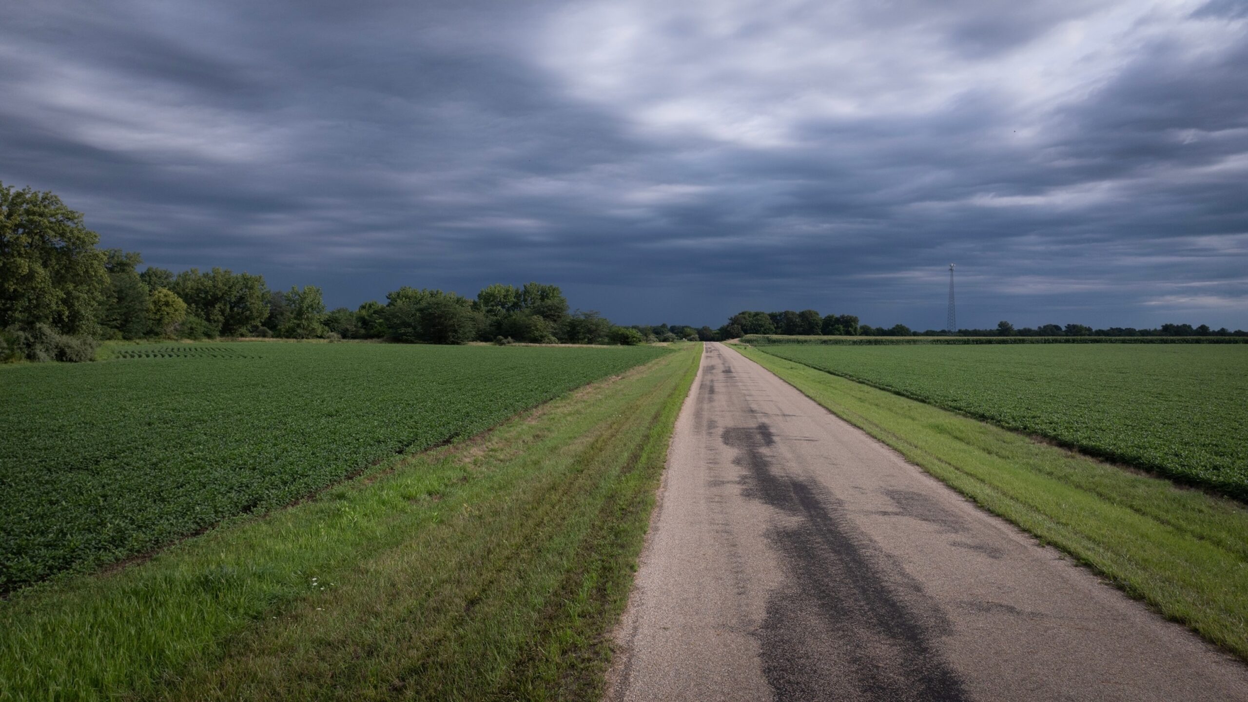 Destructive thunderstorms hit the Midwest as extreme heat dome puts 165 million in danger