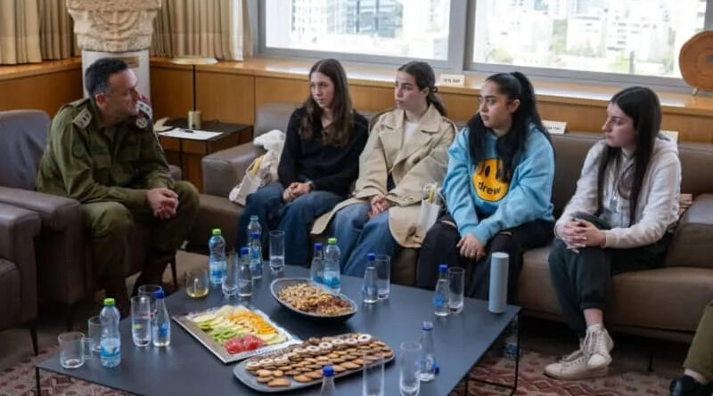Formerly kidnapped IDF observers urge public to ‘do everything’ for the hostages’s release
