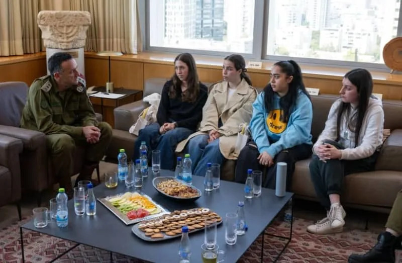 Formerly kidnapped IDF observers urge public to ‘do everything’ for the hostages’s release