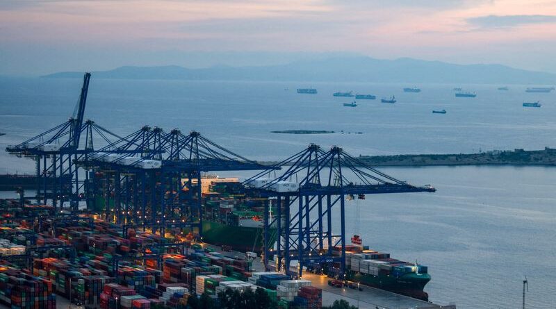 Greek port workers jailed pending trial on drug smuggling charges