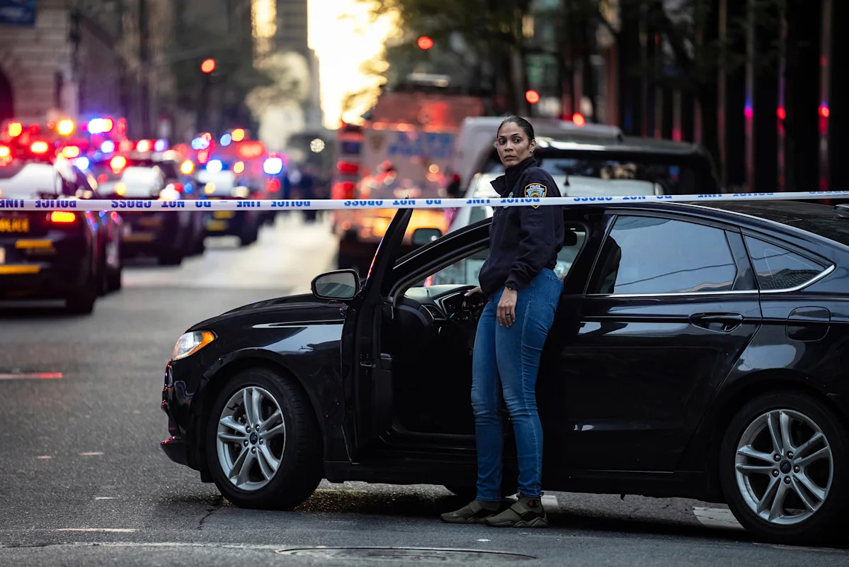 Gunman who killed 4 at Manhattan office building was targeting NFL headquarters, mayor says