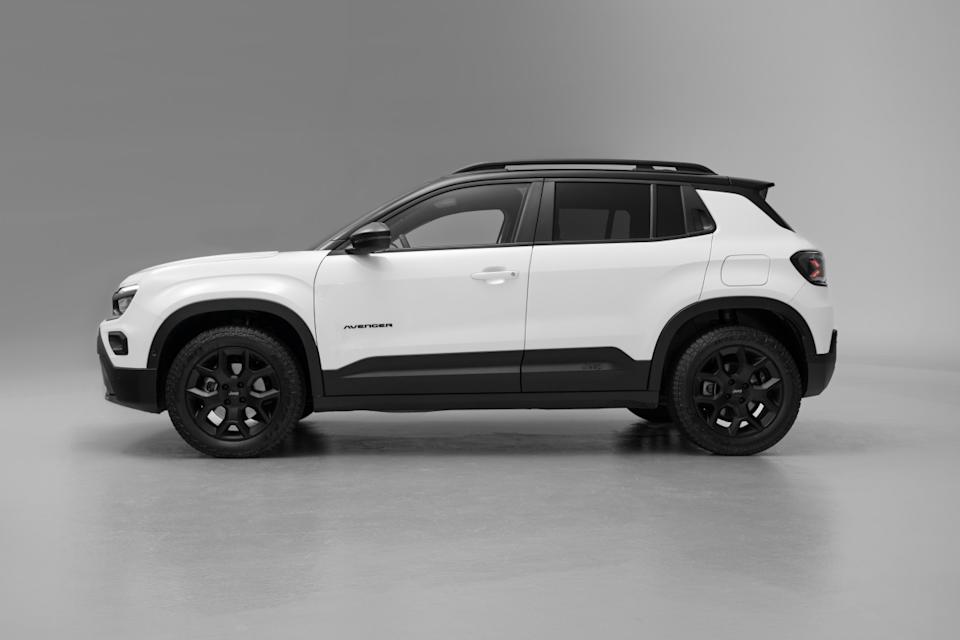 Jeep Avenger Hits 200,000 Orders, Adds New 4xe AWD Hybrid Model