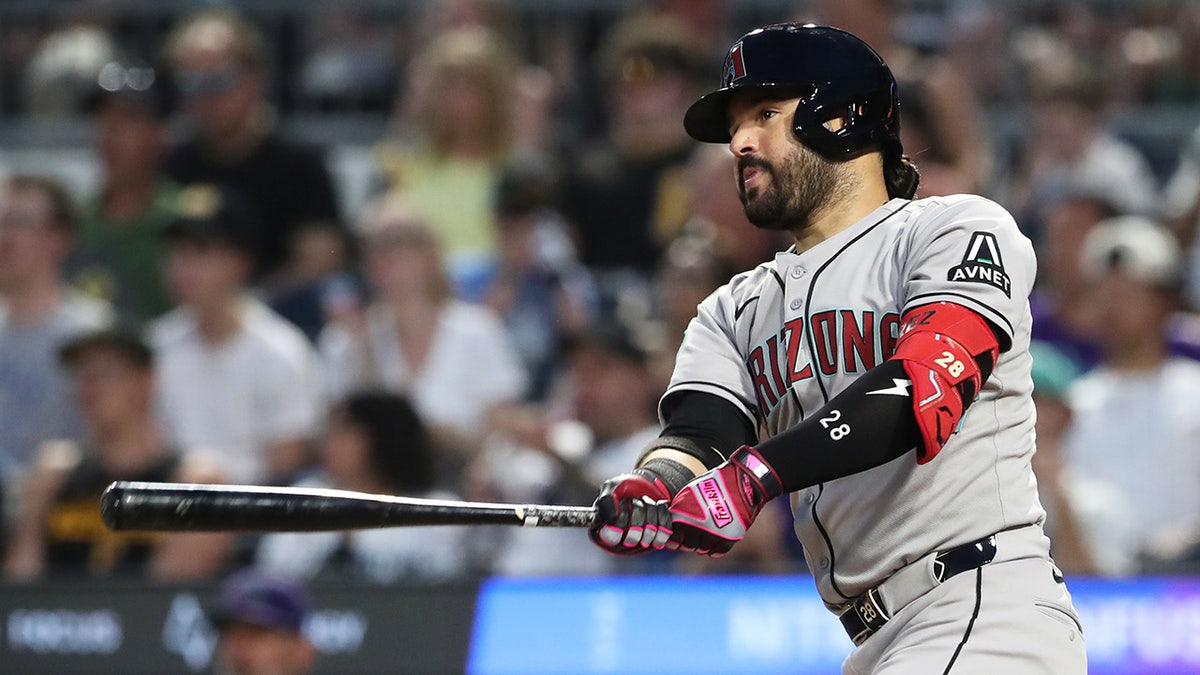 Mariners to acquire slugger Eugenio Suárez from D’Backs: reports