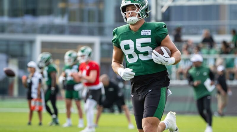 Mason Taylor, Justin Fields show off emerging connection at Jets camp