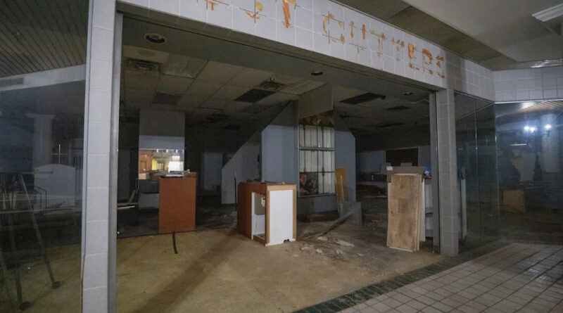 Merle Hay Mall’s basement is frozen in 2000. Explore the mall’s abandoned Garden Court.