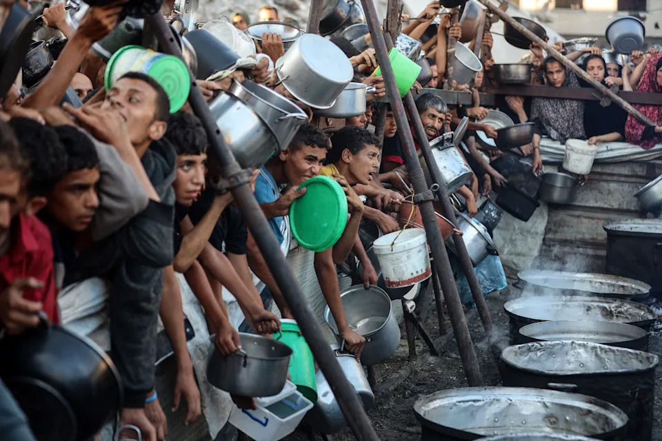 Photos: Starvation and Chaos in Gaza
