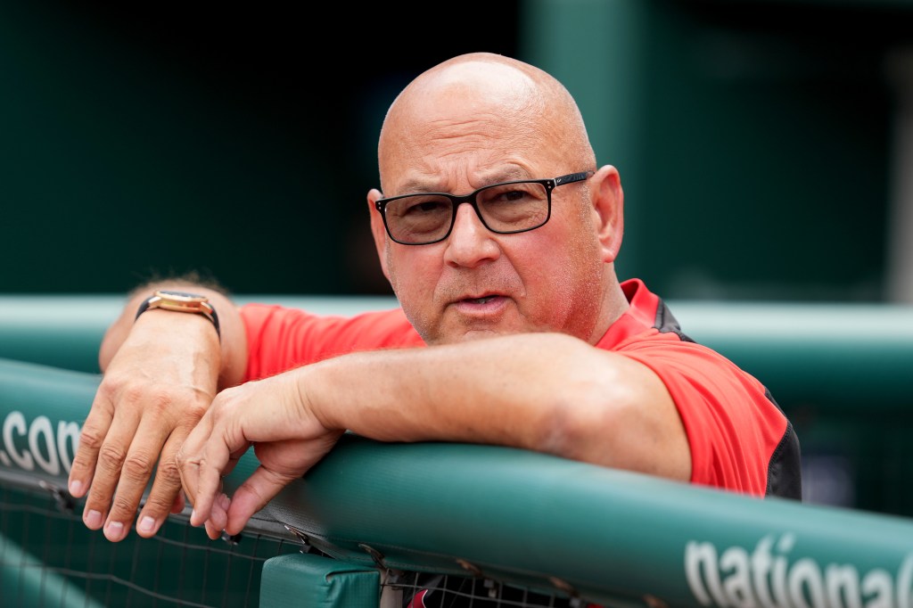 Reds’ Terry Francona brutally trolls Rays’ Kevin Cash with lowlight video on scoreboard