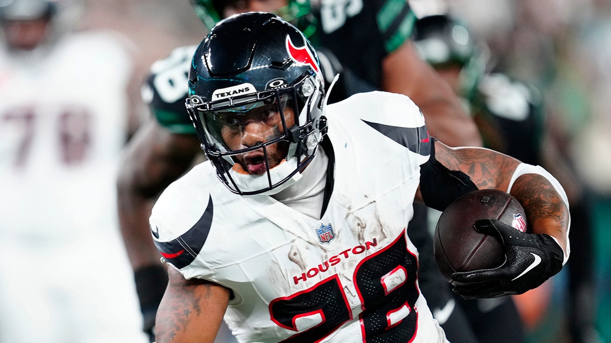 Texans star Joe Mixon’s preseason in jeopardy due to latest injury setback