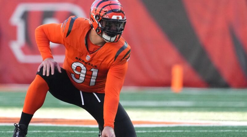 Trey Hendrickson ending Bengals holdout without new deal in place in training camp twist