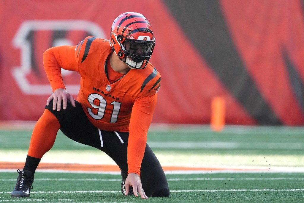 Trey Hendrickson ending Bengals holdout without new deal in place in training camp twist