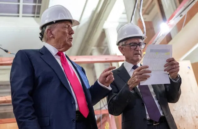 Trump’s Body Language During Awkward Exchange With Jerome Powell Spoke Volumes, Experts Say