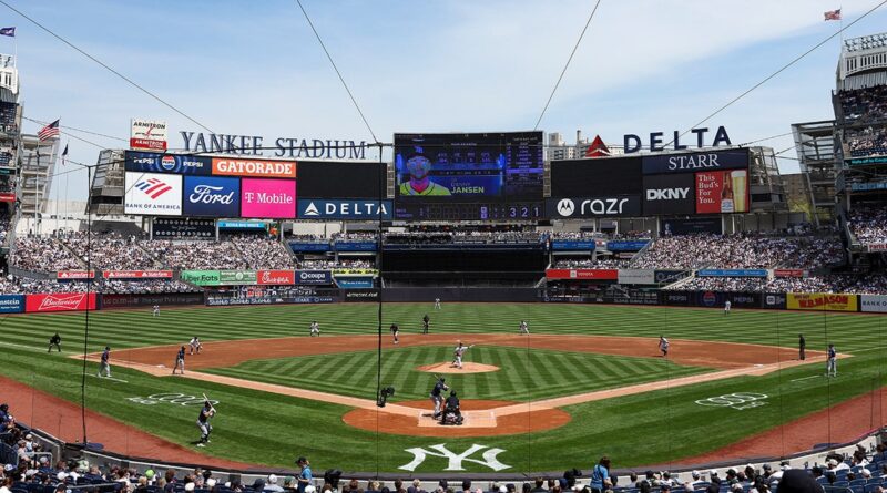 Yankees hold moment of silence before first pitch against Rays in honor of fallen NYPD officer